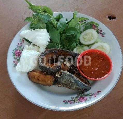 Paket Ikan Lele Goreng Termasuk Nasi