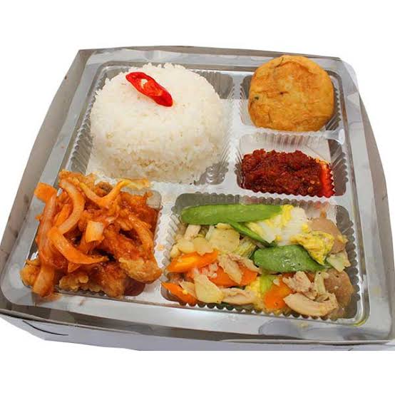 NASI BOX AYAM SAUS TIRAM