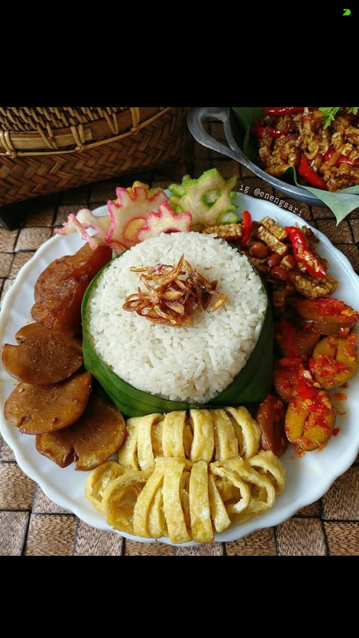Nasi Uduk Komplit