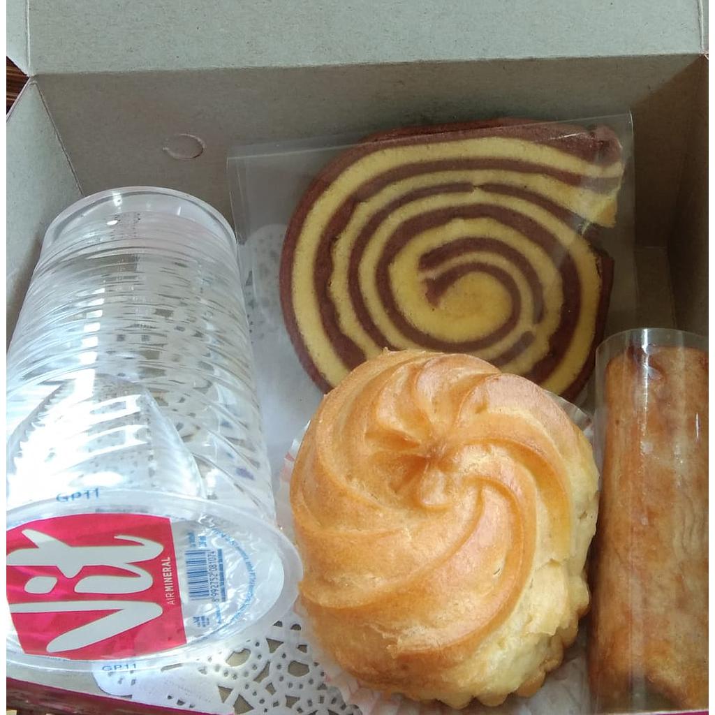 Snack sus ragout, bolu gulung RP 16K